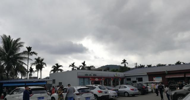  【停车】高速服务区停车时，一定要注意这几点，别因一时马虎损