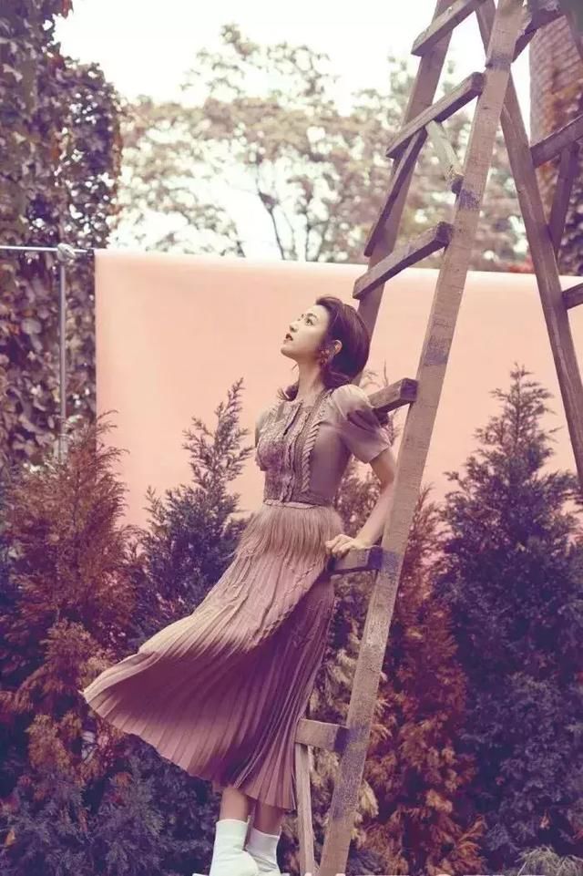 脸圆显胖10斤、上镜胖20斤，5招显脸小的神操作让你瘦成杨幂脸!