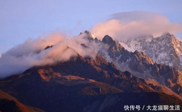 王维登上城楼写下一首诗,从开篇美到结尾,千年来广为传诵