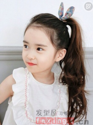 小孩马尾辫的简单扎发 时尚可爱更好看