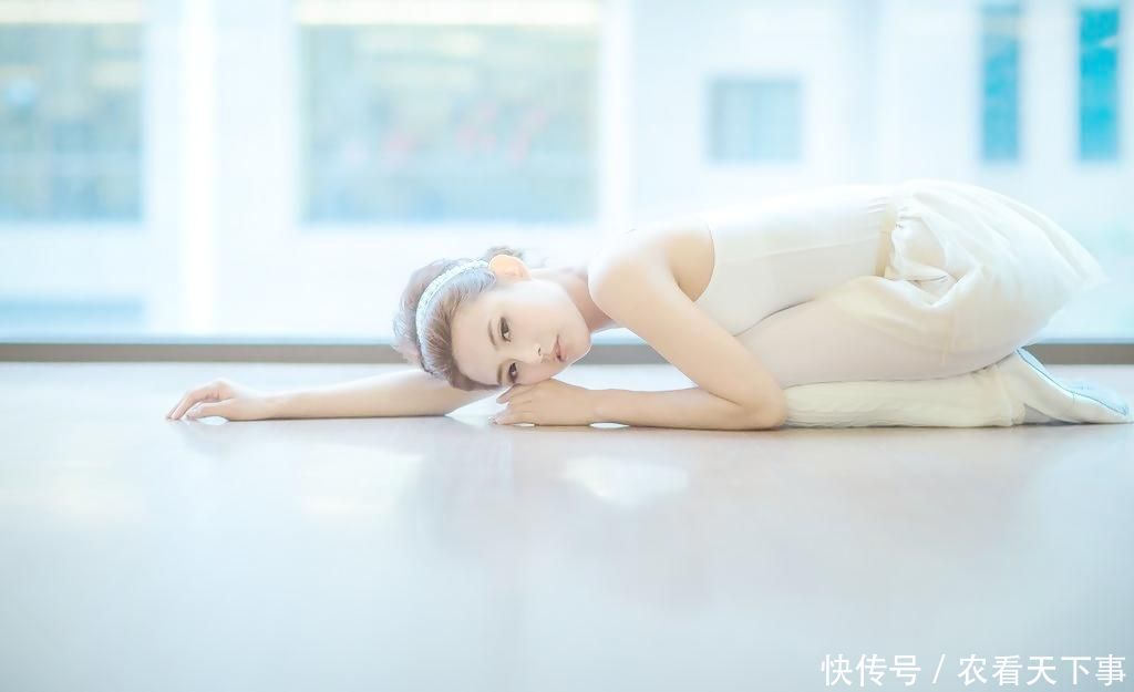 为什么女生穿裤子从不系腰带, 却不会掉裤子? 看完你就明白