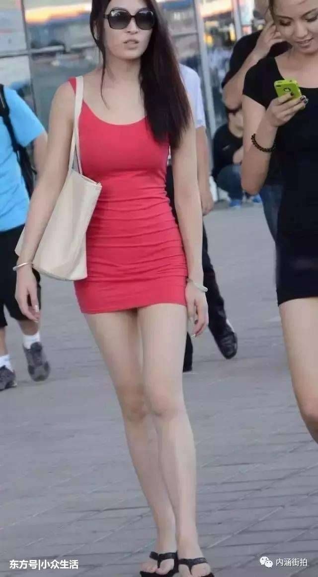 街拍:20多岁丰腴的美少妇，最后小姐姐甩头洒脱不羁