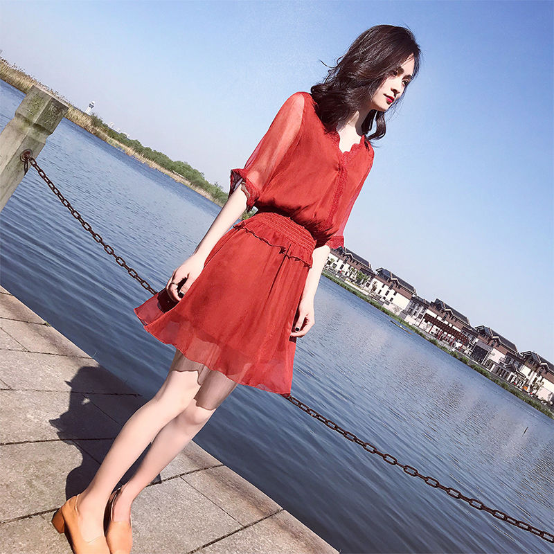 如今的女人真会穿,统统不穿裤子,只穿这”冷风裙“,美到犯规