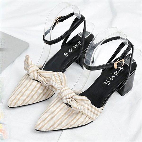 小白鞋不兴了，8月流行“撩汉高跟鞋”，气质优雅特时髦，美呆