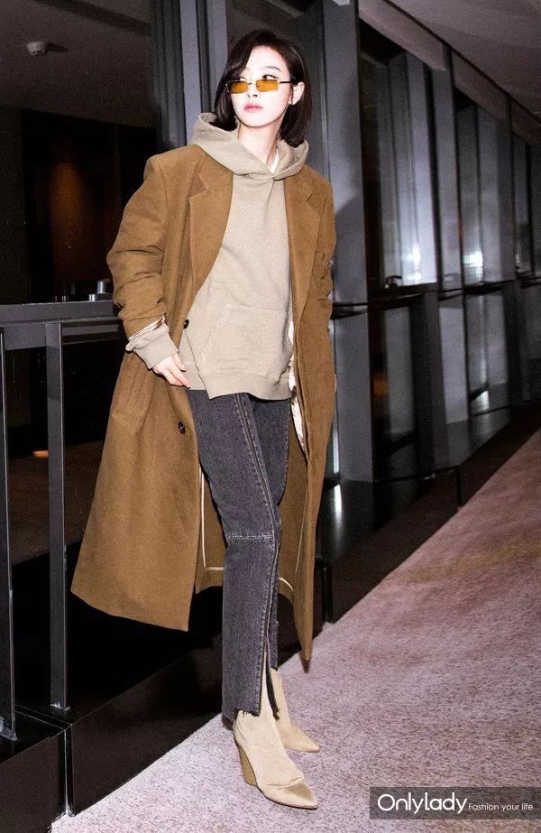 你距离时髦精可能就差一副超窄墨镜了