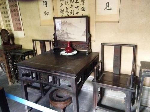 这座400年历史的古民居,在被发现藏宝洞以后,就更加的神奇了