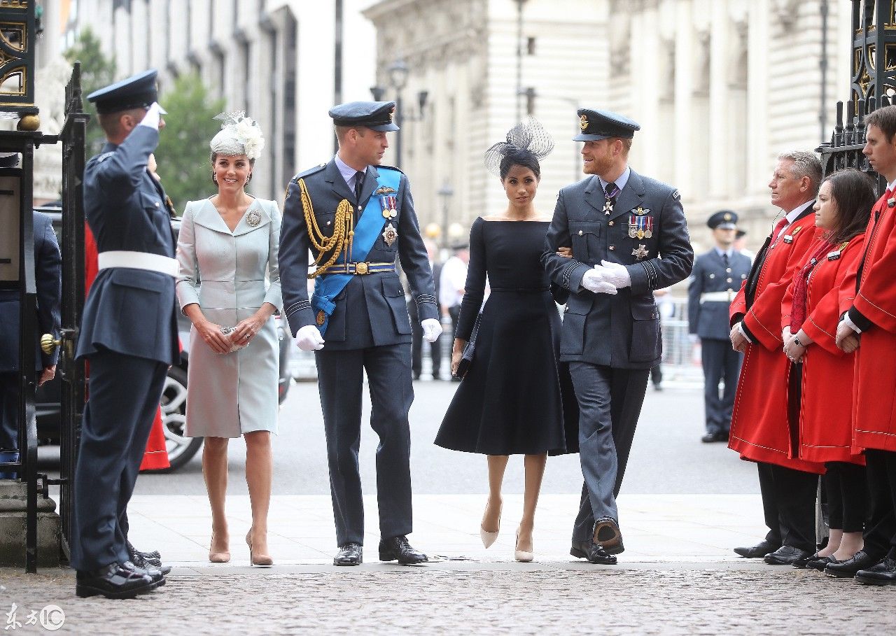 凯特王妃和梅根同场出席皇家活动 梅根的藏蓝连衣裙好漂亮