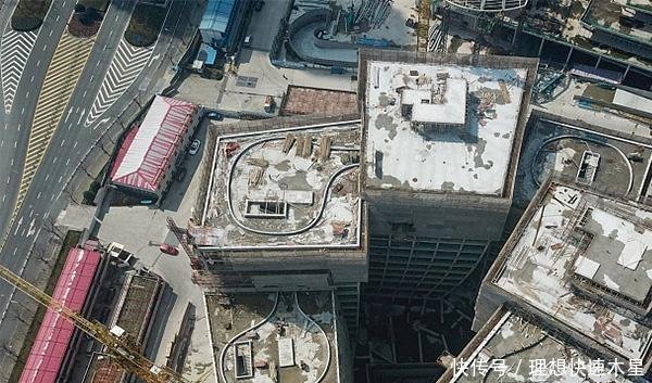 上海正打造的一座新地标，共有1359根斜柱所建造，被称扭秧歌大楼