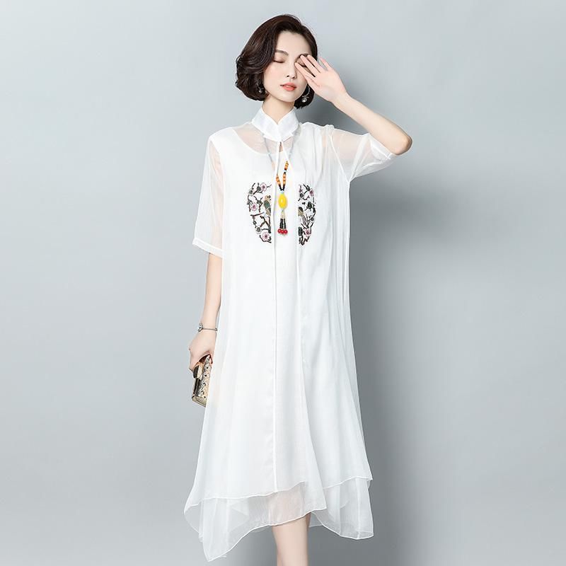 火爆夏季的波点裙，70后阿姨穿上身也毫无违和感，显得人更美