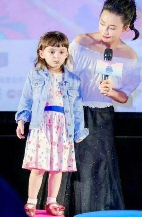 离开了吴奇隆的马雅舒依旧活出了自己的精彩，气质打扮不输刘诗诗