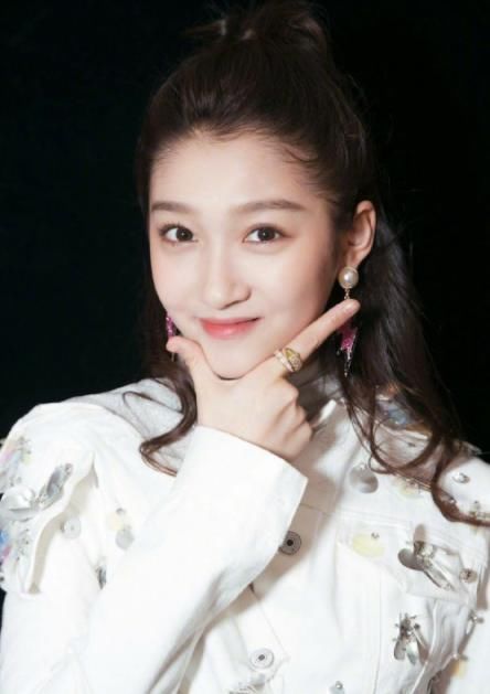 关晓彤自曝第一个网名叫啥,四个字让人难开口