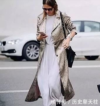  『时髦』最近火了一种穿法，叫“冬外套+春裙子”，时髦保暖，明星都上瘾