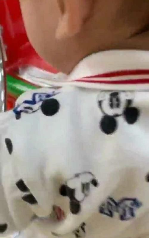  「张柏芝」张柏芝太大意意外公开三胎儿子长相，小脸蛋肉乎乎的像福娃，生父基因强大