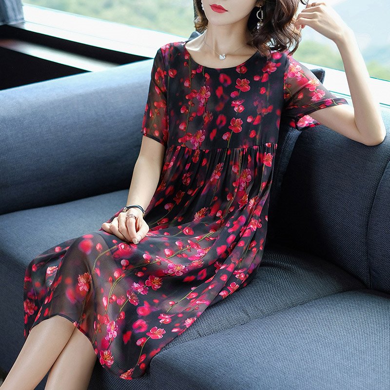 难怪都穿素雅裙，的确很好看，7080后穿不俗不媚显高贵