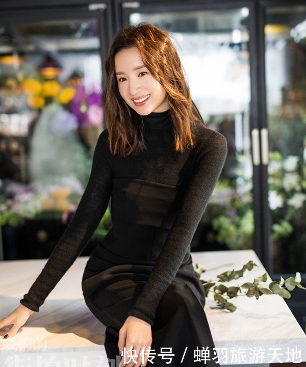 37岁董洁太会穿，黑白斑点裙又美了，网友却称密集恐惧症犯了！