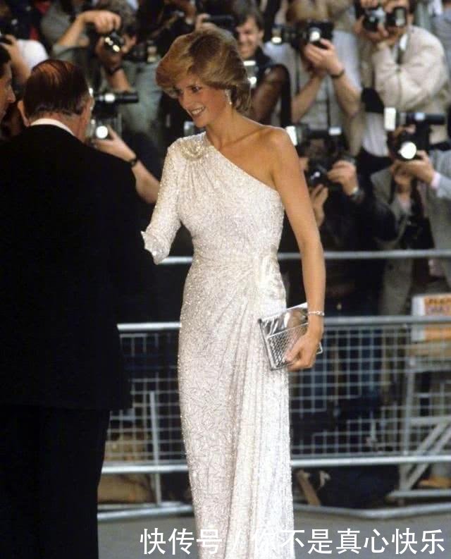 戴安娜王妃30年前穿搭, 放到现在每一套都是经典最美还不过时
