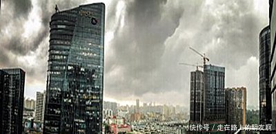 快讯！“一秒天黑”深圳暴雨，暴雨雷电大风三预警生效中