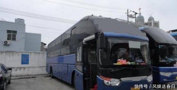  大巴■为什么长途大巴司机从不进高速服务区吃饭？说出来你可能