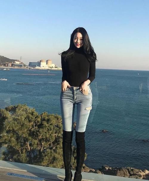 「瞬间」牛仔裤甜美干练,展示出都市丽人形象,让你瞬间拥有女神的魅力!