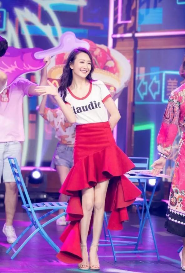 王鸥一身牛仔连体裤美出新高度！网友：我就好奇她上厕所怎么办？