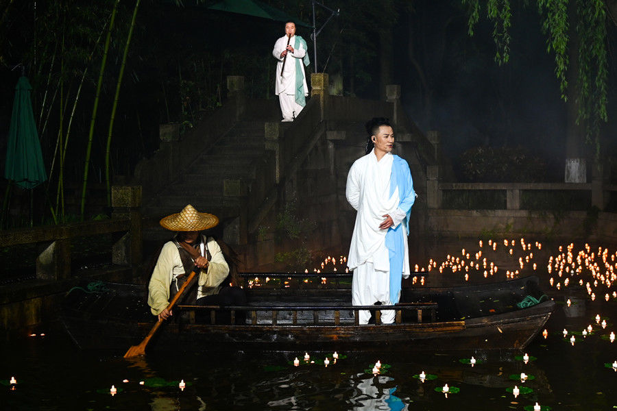  「朱家角」风雨无阻园林昆曲直播“美煞”网友，建议把“复苏”打在公屏上！