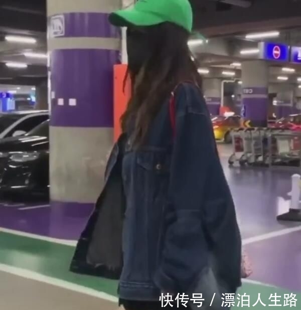 『偶遇』baby停车场被偶遇,路人故意关瘦腿,生图下的腿型过分真实