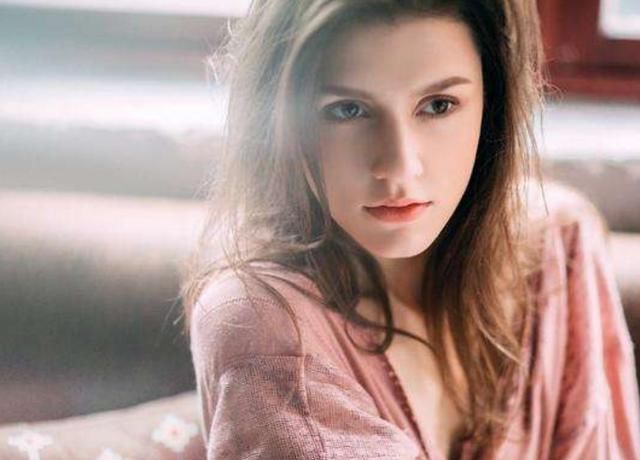 俄罗斯旅游半夜遇到俄罗斯美女敲门怎么办？网友：尽量不要开！