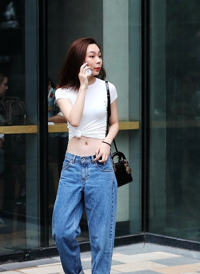  美女■街拍:用镜头抓拍打扮气质高雅的美女,展现穿搭时尚的魅力
