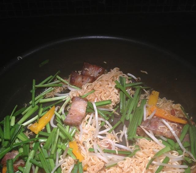 咸猪肉■腌制咸猪肉时,只放盐就错了!多放一点它,肉不长霉,放一年不坏