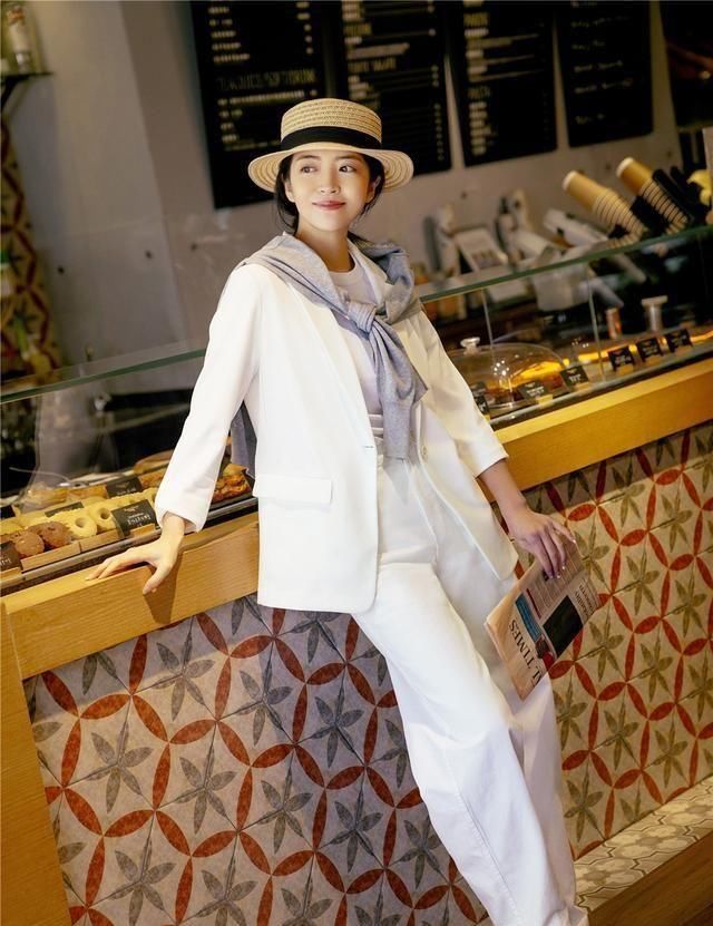  西装和：今年流行的“小西装”还不会穿瞧瞧三木这么穿