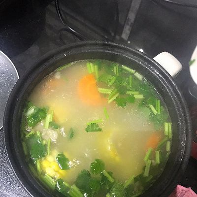 胡萝卜:胡萝卜玉米排骨汤
