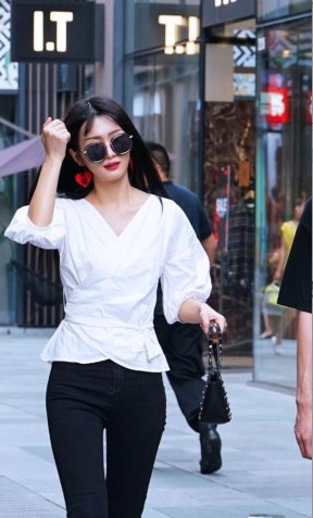 路人街拍, 看成都美女给你带来” 满屏的大长腿”！