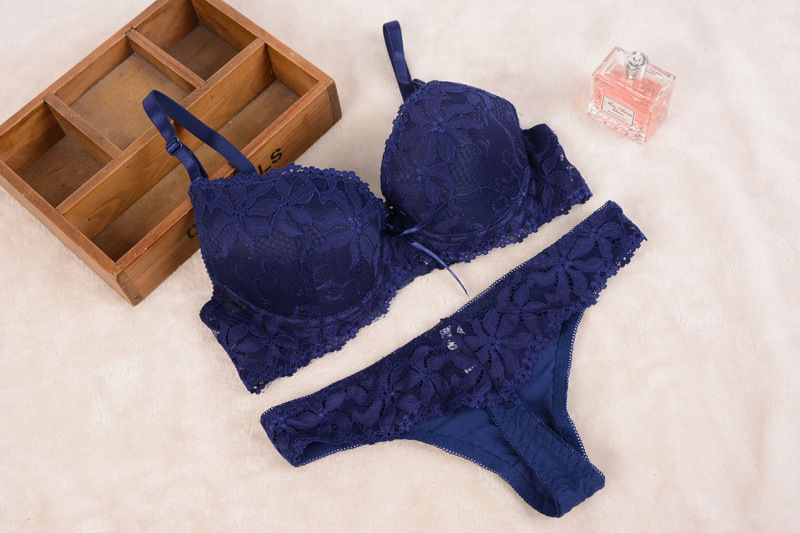 新式文胸卡扣位置更舒服，不会让它刺痛你的肉，穿过都说好