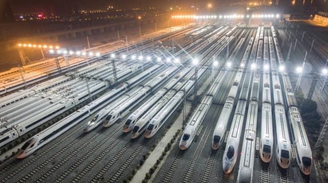 为什么火车司机能连夜驾驶，高铁司机却不行？这下终于明白了