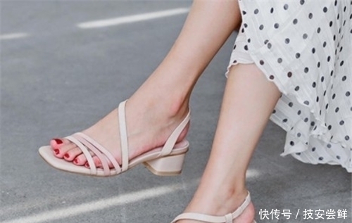 轻松:勾勒出了时尚的气息,让你轻松就能提升了淑女气质,方头高跟凉鞋