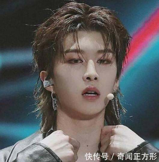 一般人都驾驭不了的发型，网友惊叹到：没想到他会这么好看！