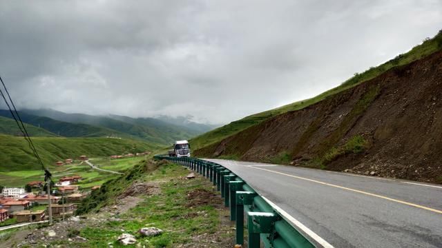 自驾川藏线色达到新龙县，路遇各种意外影响行程，有惊无险小确幸