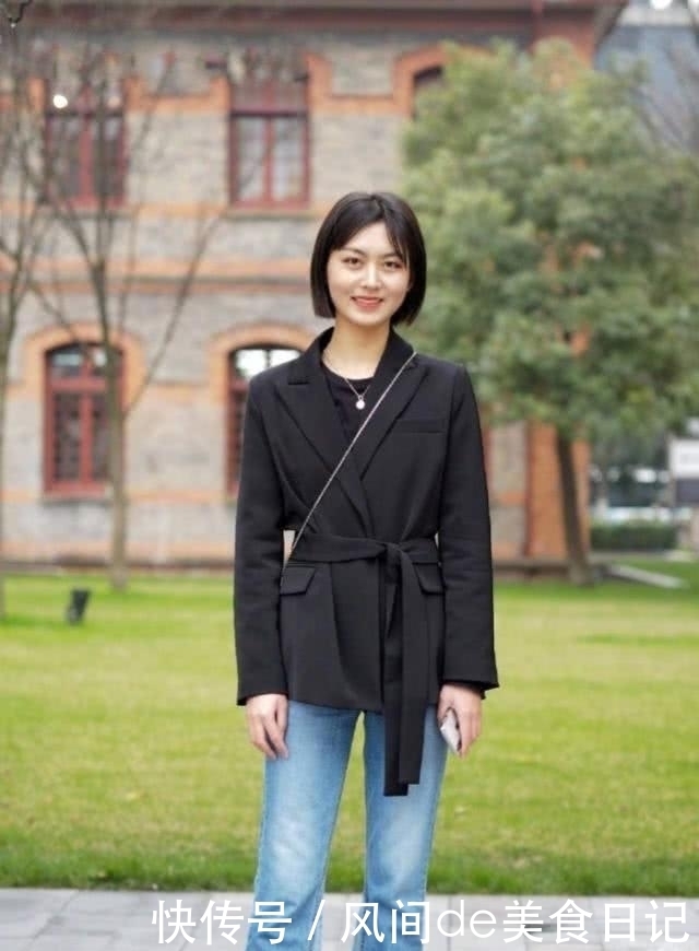  舒适：帅气大方的牛仔裤舒适美观，可以很好的提升自己的时尚格调