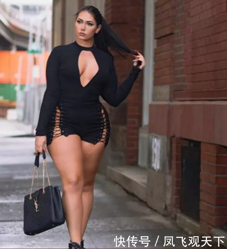 希腊女孩凭借不协调的身材,成为网红,如今有很多人找她拍广告!