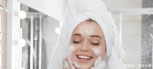 『眼霜』爱美的女人,睡觉前都偷偷做好4件事,到了40岁仍然看着很年轻