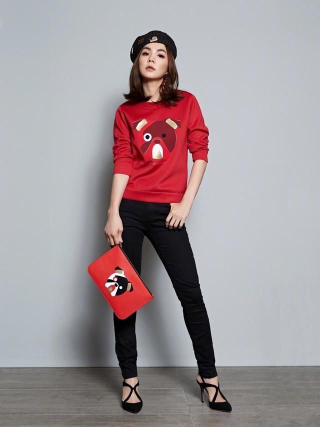 陈嘉桦一身绿装现身，看到她的脚趾我呆了，网友：强迫症都犯了！