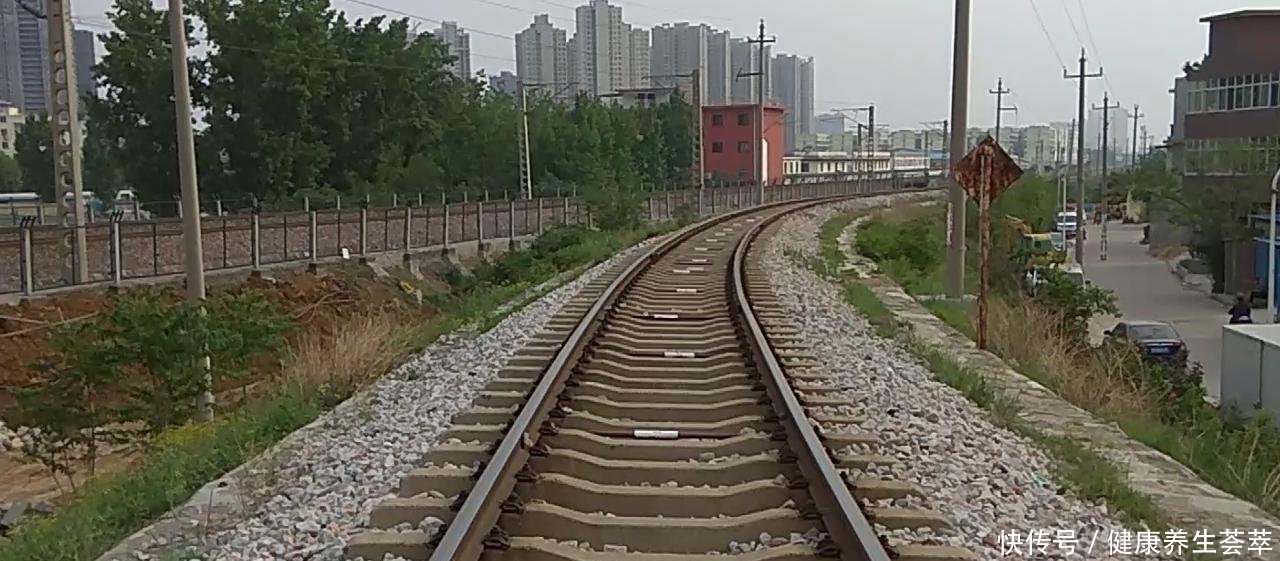  高铁@如果把高铁动车放到普通轨道上, 能跑多快 今天涨知识了