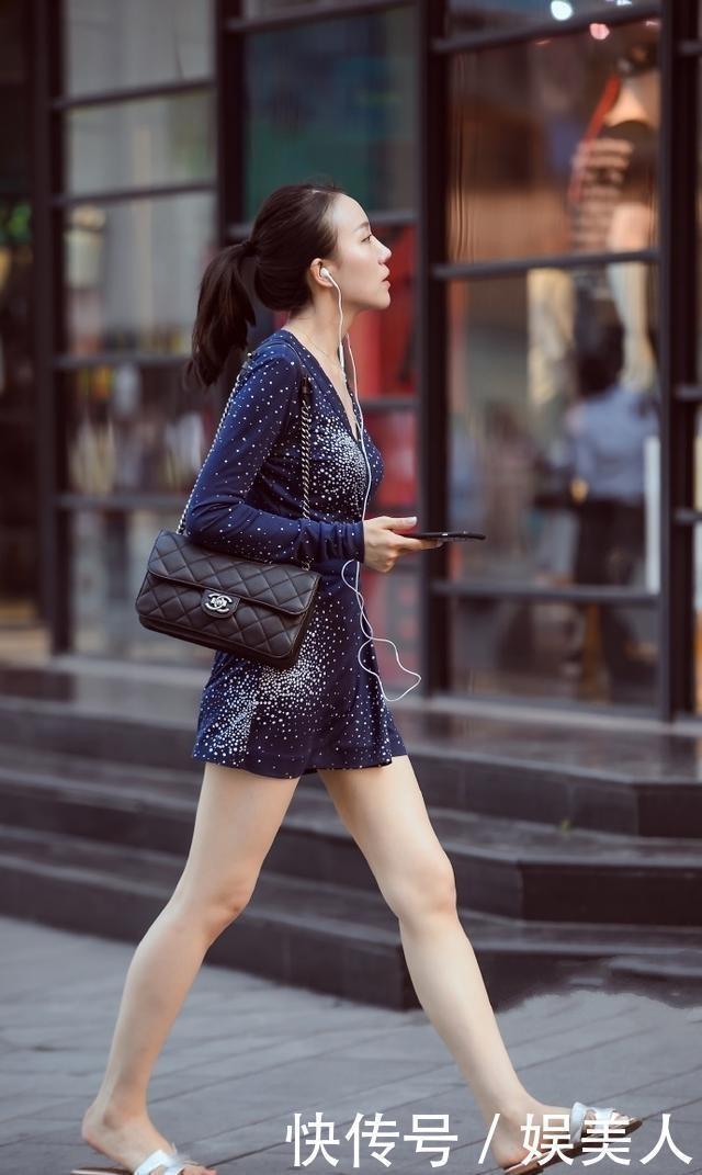 姑娘|路人街拍,姑娘肤白水嫩很漂亮,满满的贵气感