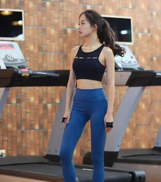  小姐姐|路人街拍:优雅多姿的小姐姐,仙女气质十足,非常有女人味