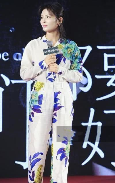 许晴穿连体裤，刘涛穿连体裤，区别真大，网友：不敢相信她40岁了