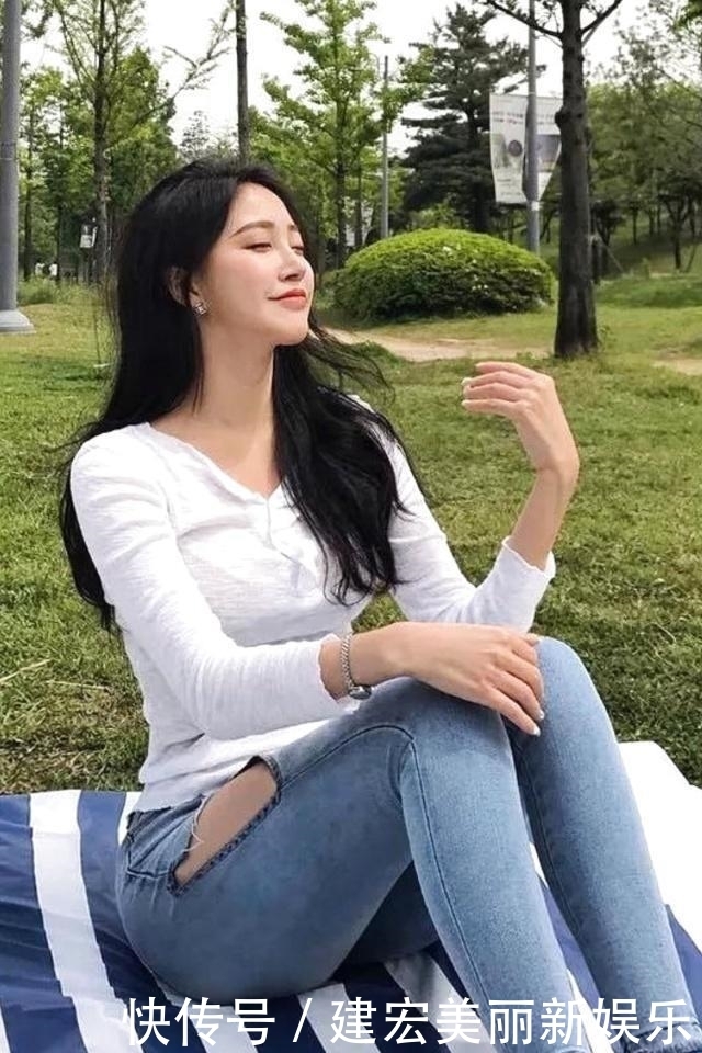 女人|牛仔裤美女穿出女神魅力,妩媚动人优雅好身姿,穿出女人自信!