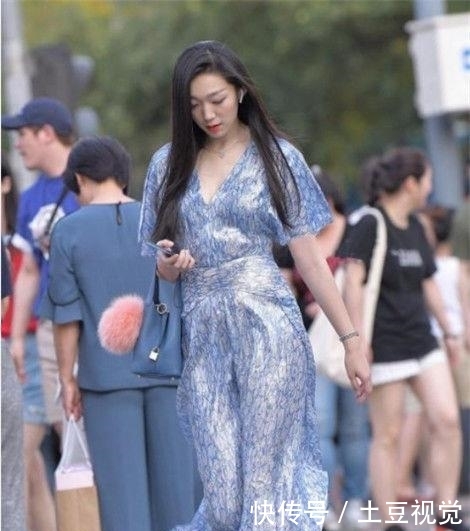 #回头率#柔哥的美女街拍:朝气蓬勃的美女,街头回头率300%