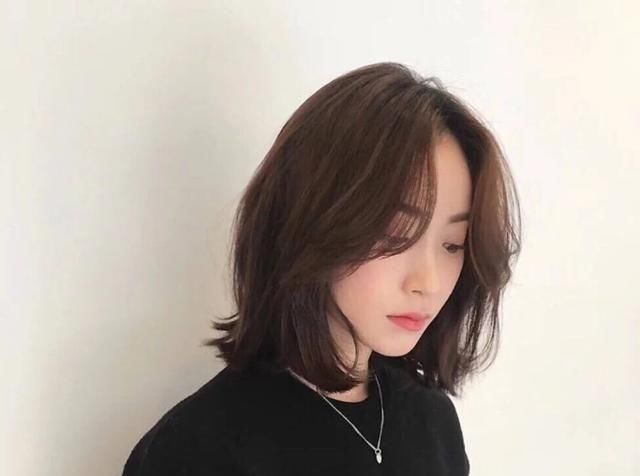  「修颜」男生韩式中分发型怎么弄很简单的 梳中分男发要么复古要么修颜