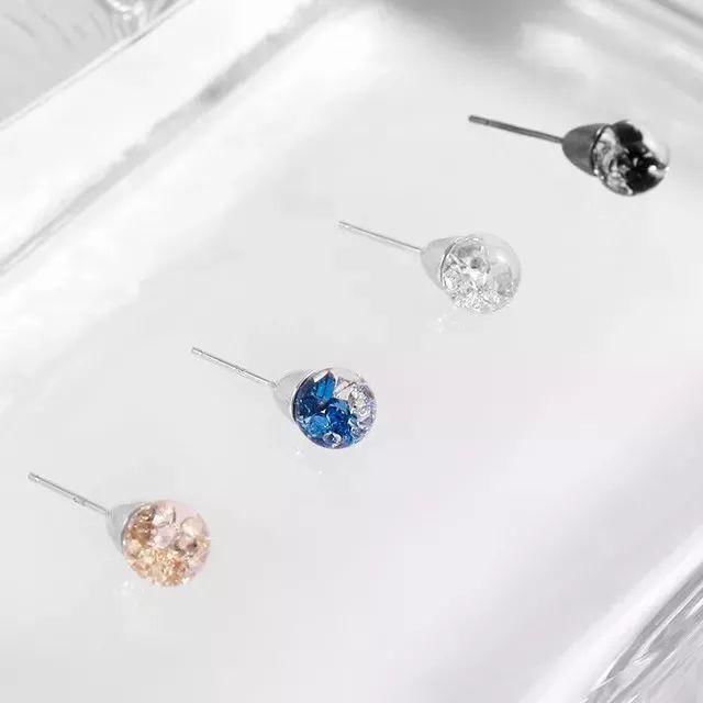 晶莹剔透的水晶球戴身上，真是又美又仙