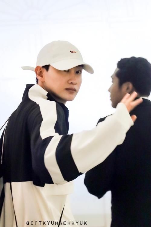 短暂的家族旅行结束!银赫仁川入境满载而归